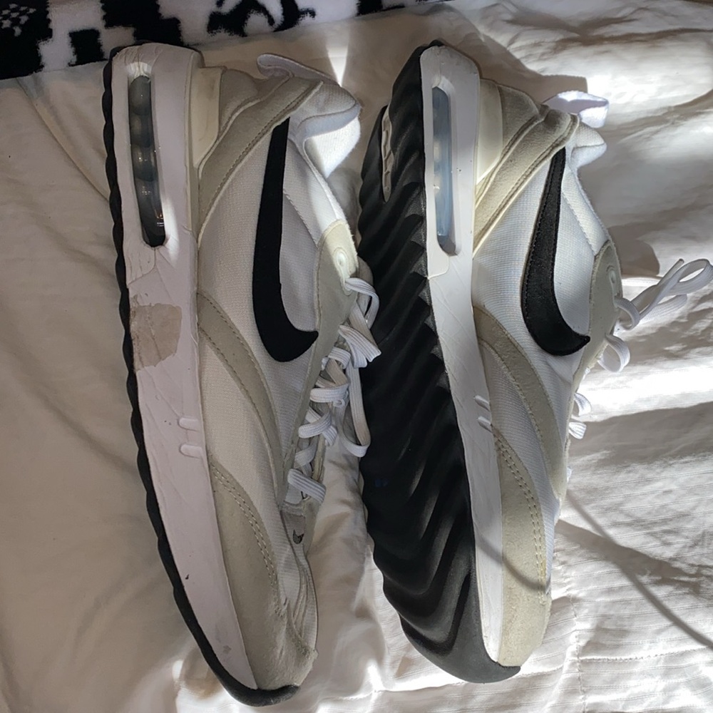 Men’s Nike Shoes - Picture 4 of 7